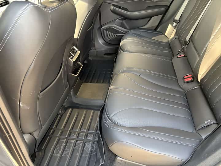 Фото 9 - Geely Preface