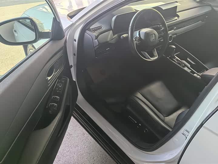 Фото 9 - Honda Accord