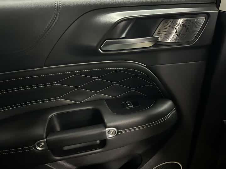 Фото 7 - Tank 300