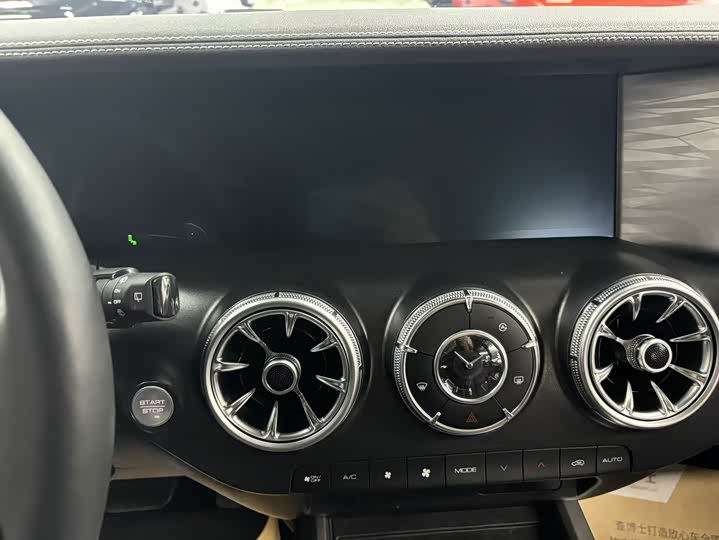 Фото 9 - Tank 300