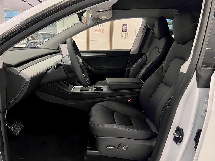 Фото 3 - Tesla Model Y