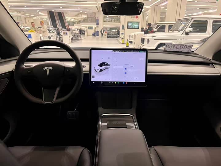 Фото 6 - Tesla Model Y