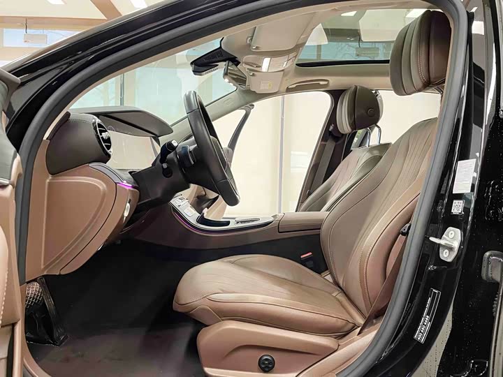 Фото 4 - Mercedes-Benz E-Class