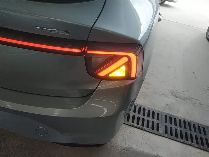 Фото 8 - MG Motor 4 EV