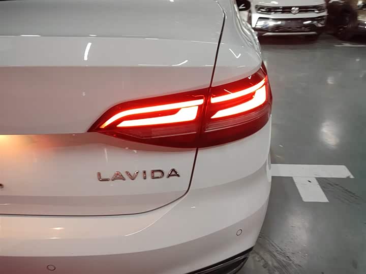 Фото 8 - Volkswagen Lavida