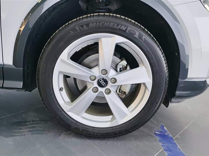 Фото 6 - Audi Q2L