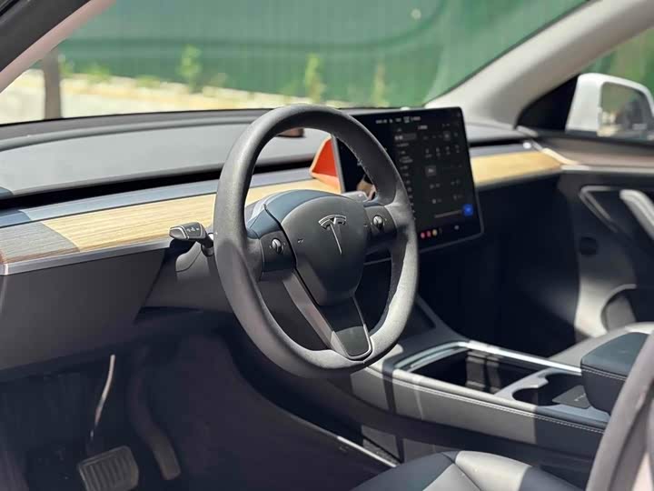 Фото 6 - Tesla Model Y