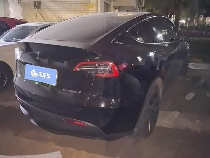 Фото 3 - Tesla Model Y