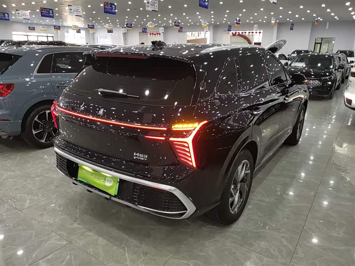Фото 7 - Hongqi HS3 Hybrid