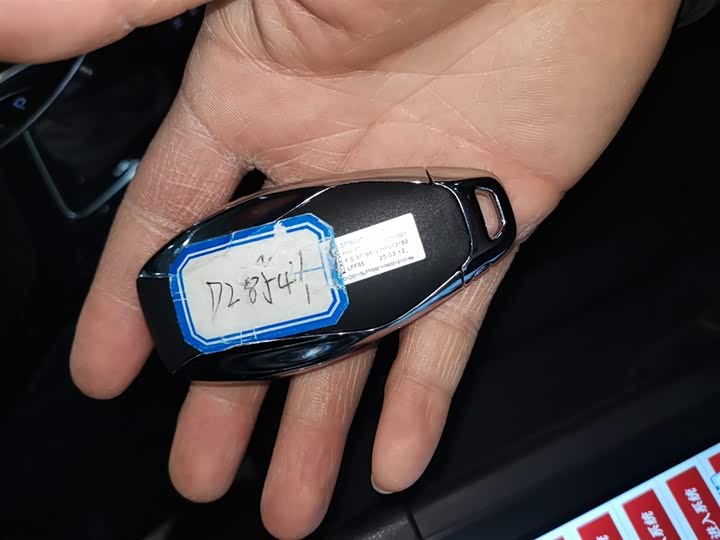 Фото 9 - Hongqi HS3 Hybrid