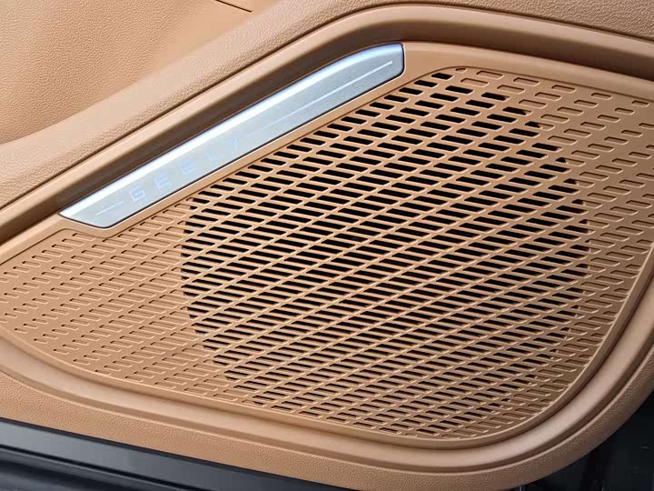 Фото 8 - Geely Galaxy L7