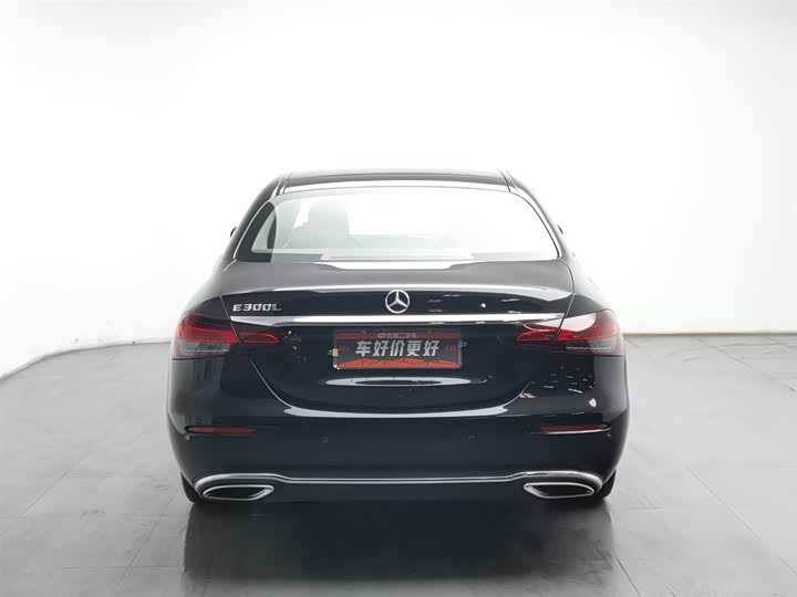 Фото 4 - Mercedes-Benz E-Class