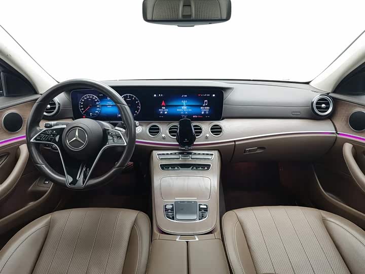 Фото 5 - Mercedes-Benz E-Class