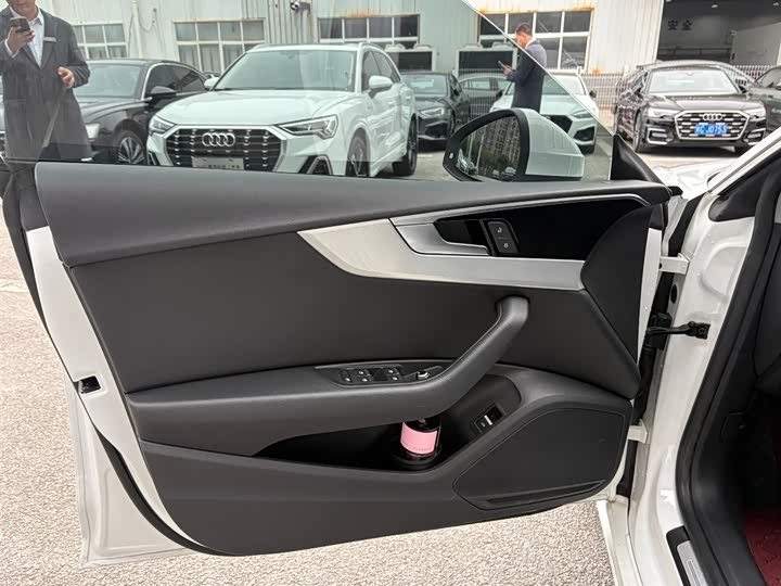 Фото 9 - Audi A5