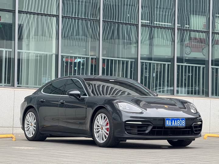 Фото 1 - Porsche Panamera