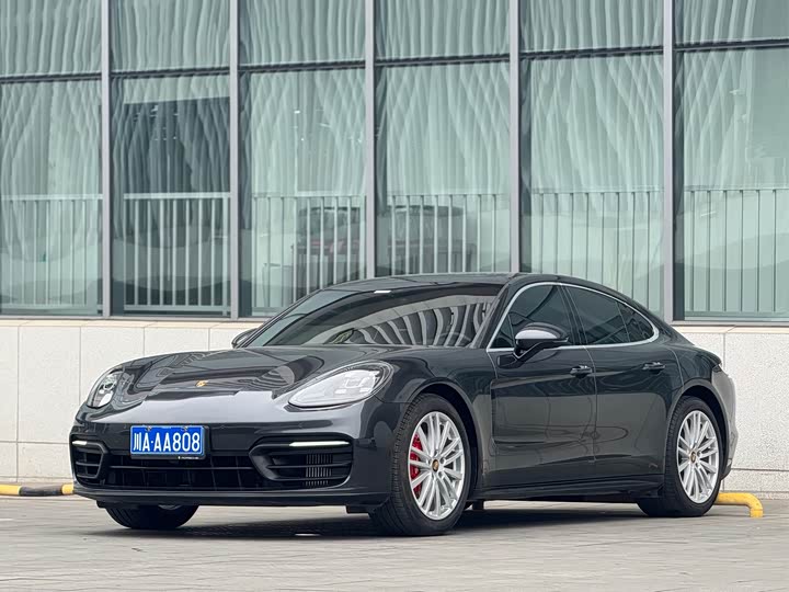 Фото 3 - Porsche Panamera