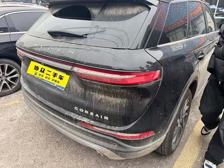 Фото 2 - Lincoln Corsair