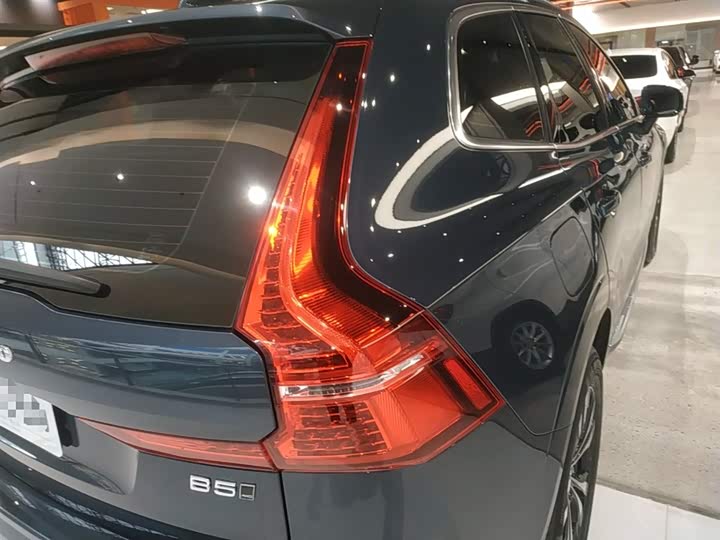 Фото 8 - Volvo XC60