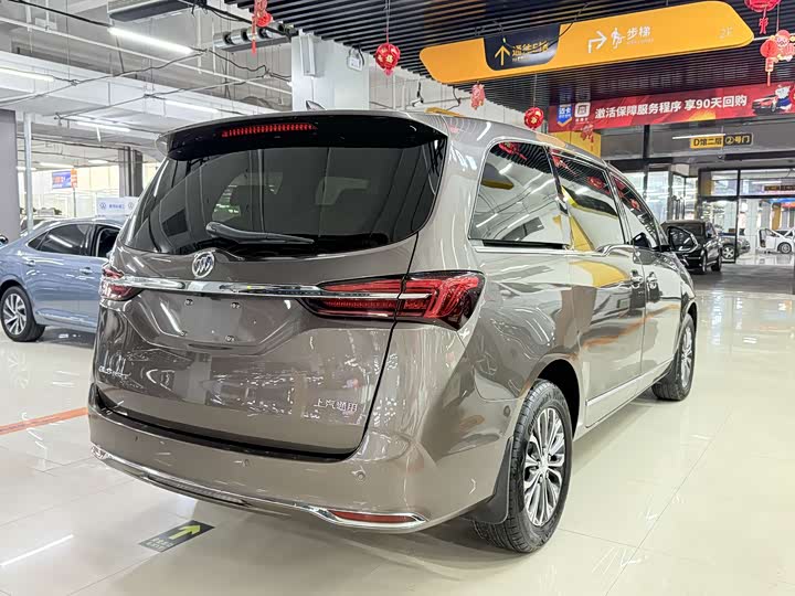 Фото 4 - Buick GL8 ES