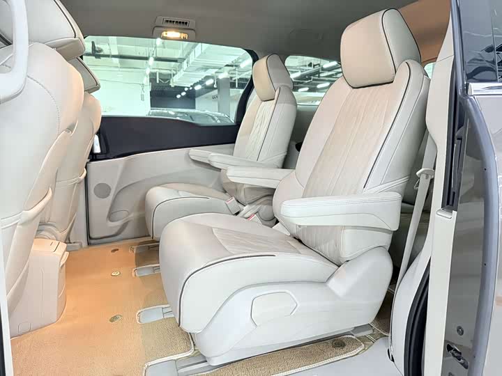 Фото 9 - Buick GL8 ES