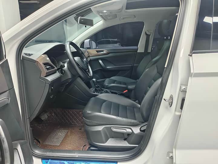 Фото 7 - Volkswagen Tharu