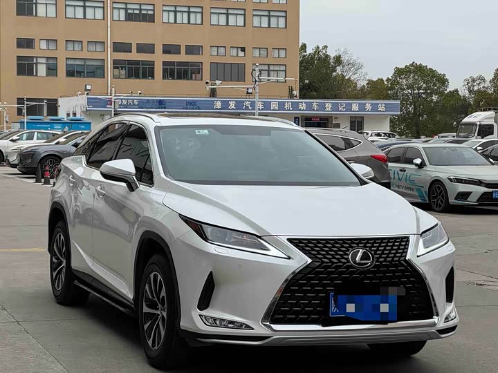 Фото 1 - Lexus RX