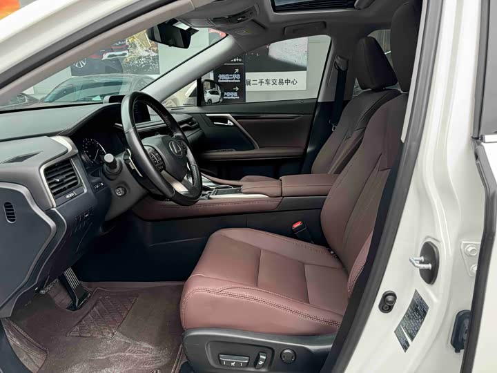 Фото 3 - Lexus RX