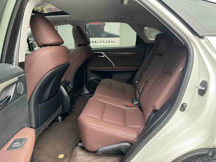 Фото 4 - Lexus RX