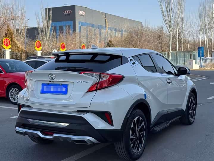 Фото 7 - Toyota Izoa