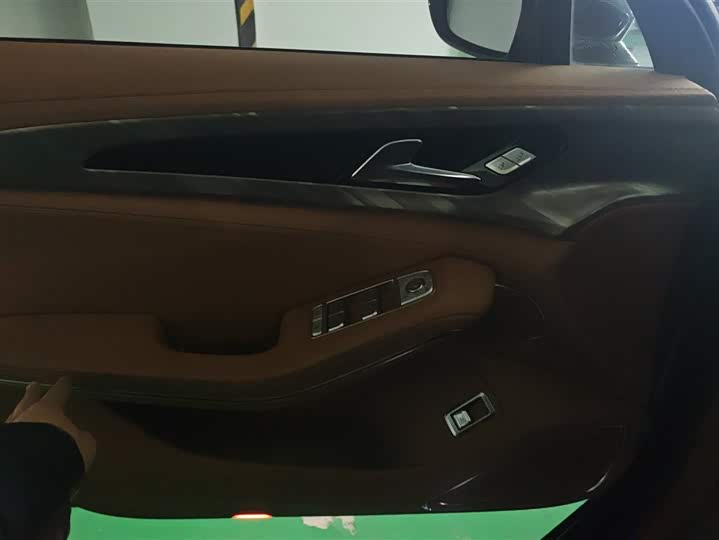 Фото 7 - Hongqi H9