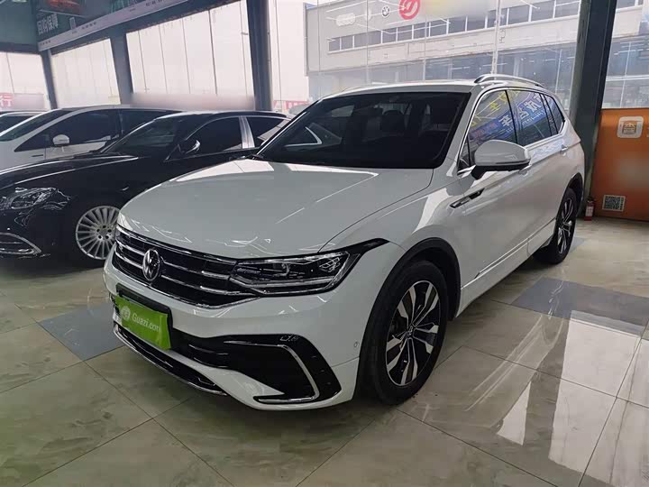 Фото 1 - Volkswagen Tiguan L Pro