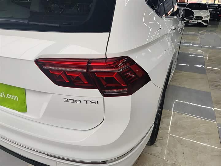 Фото 8 - Volkswagen Tiguan L Pro
