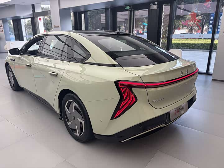 Фото 7 - Hongqi EH7