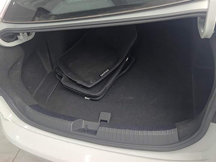 Фото 4 - Volkswagen Sagitar L