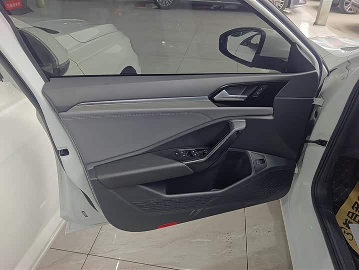 Фото 7 - Volkswagen Sagitar L