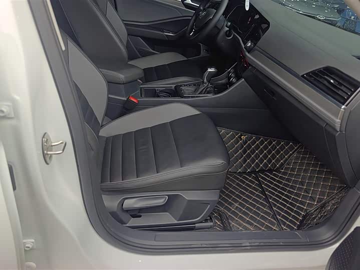 Фото 8 - Volkswagen Sagitar L