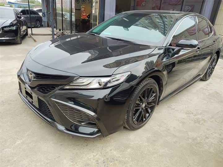 Фото 2 - Toyota Camry