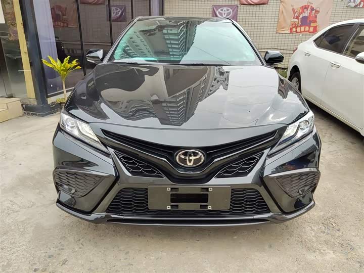Фото 3 - Toyota Camry