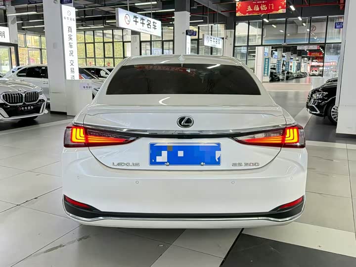 Фото 5 - Lexus ES