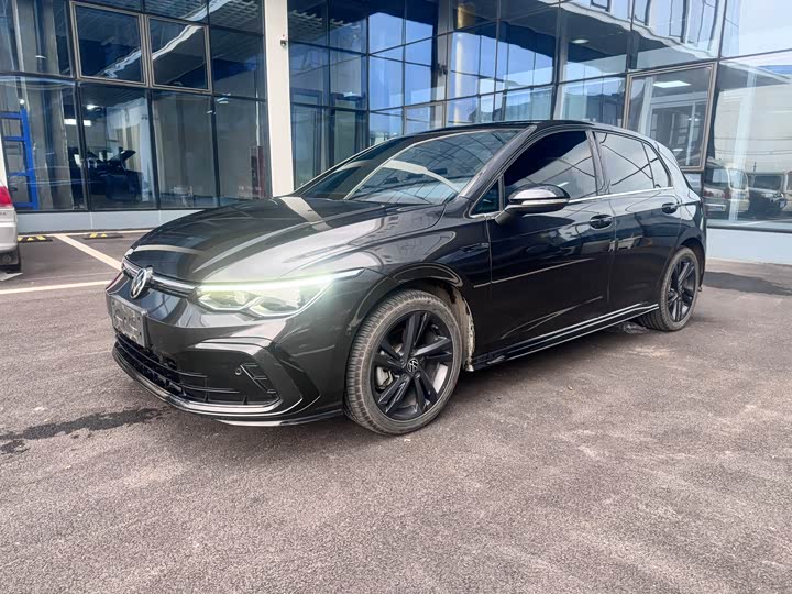 Фото 1 - Volkswagen Golf