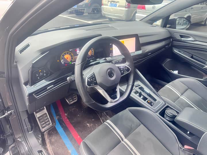 Фото 8 - Volkswagen Golf