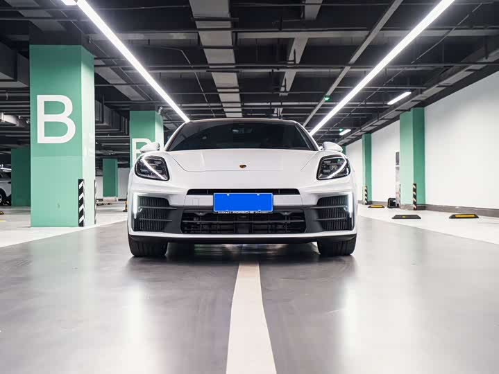 Фото 2 - Porsche Panamera