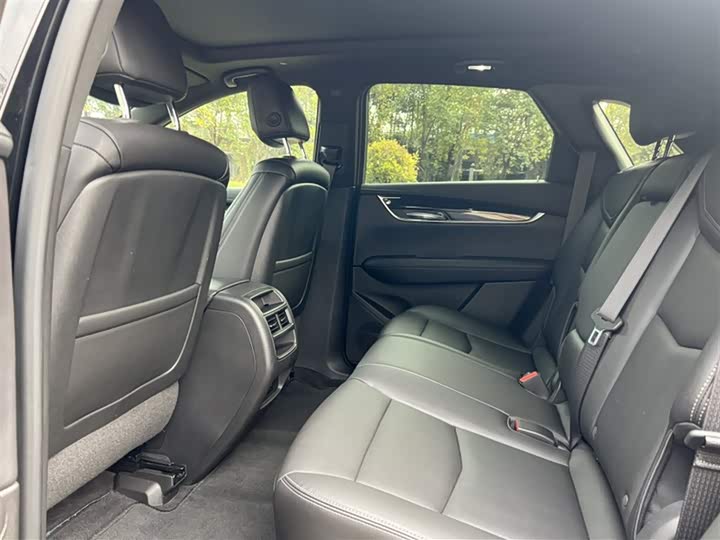 Фото 2 - Cadillac XT5