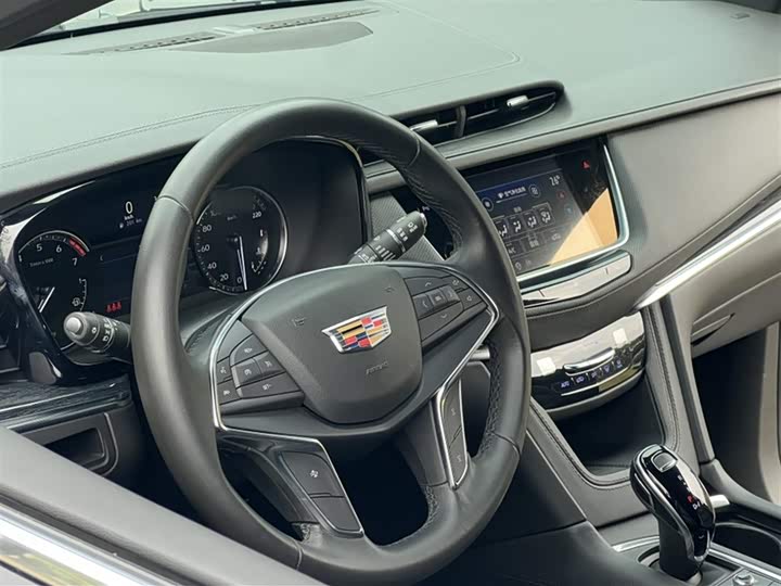Фото 5 - Cadillac XT5