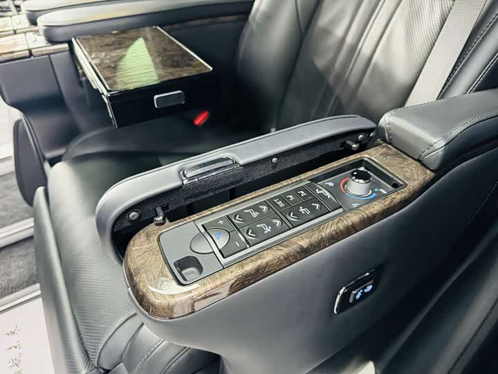 Фото 7 - Toyota Alphard