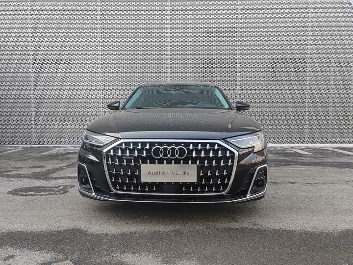 Фото 2 - Audi A8