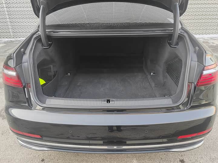 Фото 6 - Audi A8