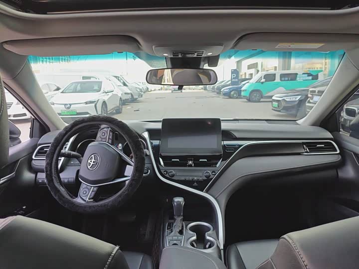 Фото 3 - Toyota Camry