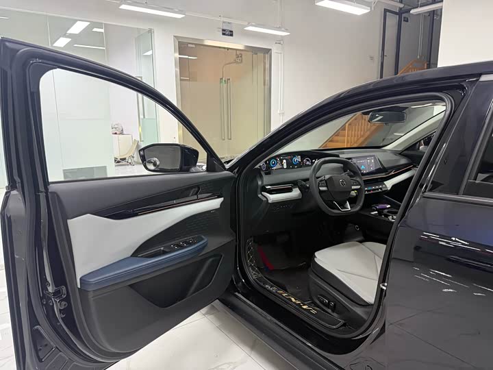 Фото 9 - Changan UNI-V Hybrid