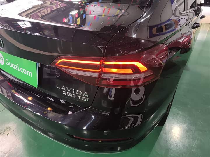 Фото 8 - Volkswagen Lavida